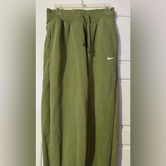 Nike Sage Green Joggers - Picture 1 of 2